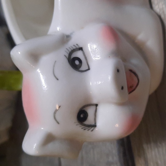 Small Smiling Pig Ceramic Planter - Picture 2 of 5